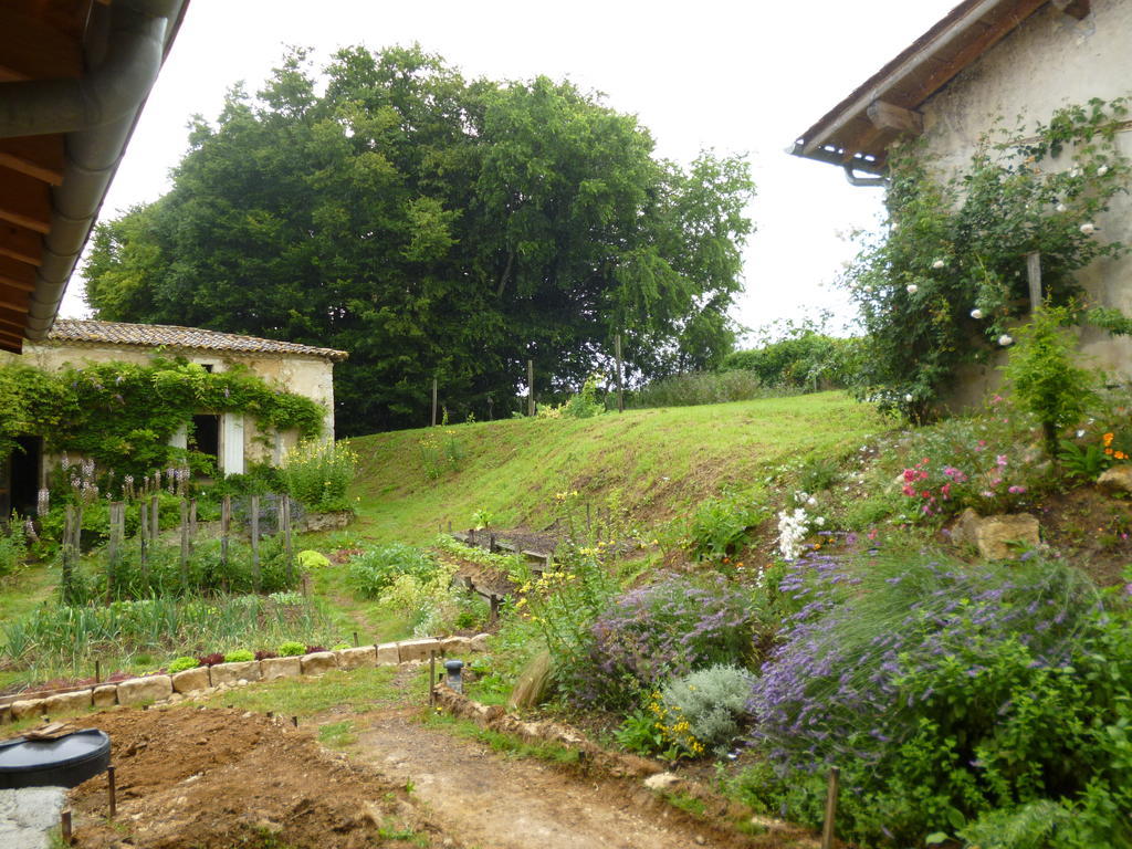 Chambres d'Hôtes Le Bourdieu Soulignac Exterior foto