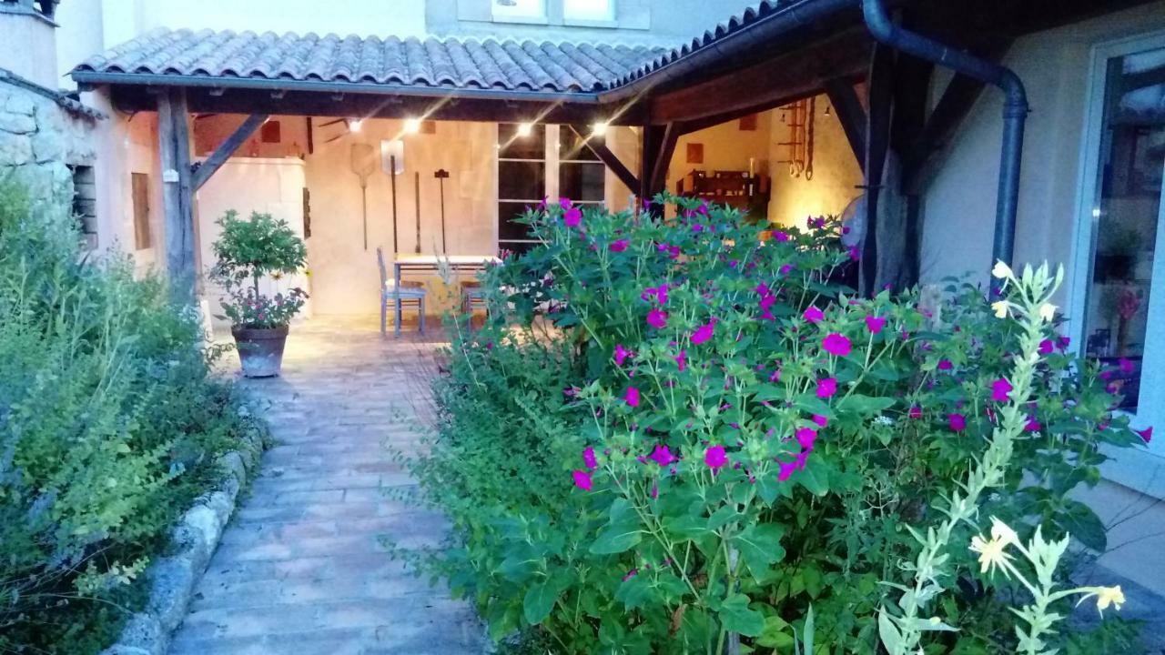 Chambres d'Hôtes Le Bourdieu Soulignac Exterior foto